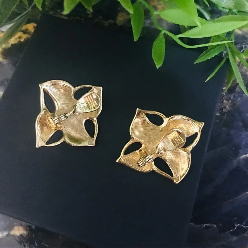 MONET Sun Flower Gripoix Cabochon Vintage Gold White Apricot earrings 4225